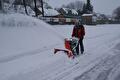 Sneeuwvrij maken van de ijsbaan 21 Januari 2013