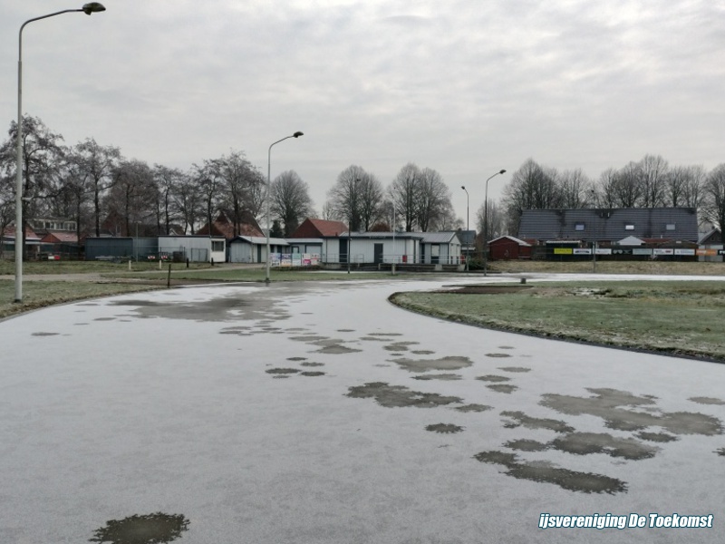 2 December 2023 Het ijs groeit niet.